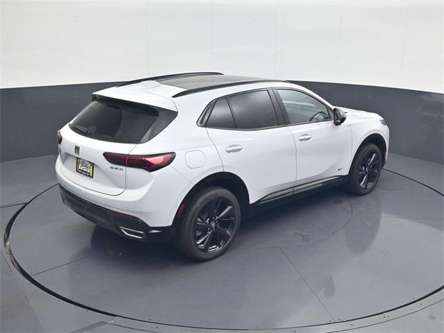 Photo of 2025 Iridescent White Tricoat Buick Envision