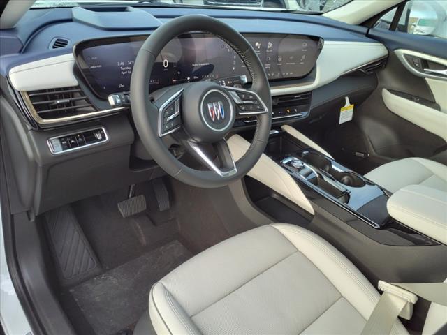 Photo of 2025 White Frost Tricoat Buick Envision