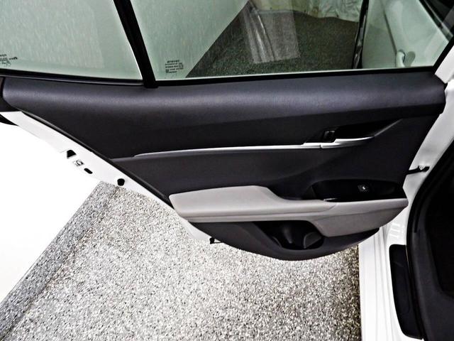 Photo of 2019 White Toyota Camry