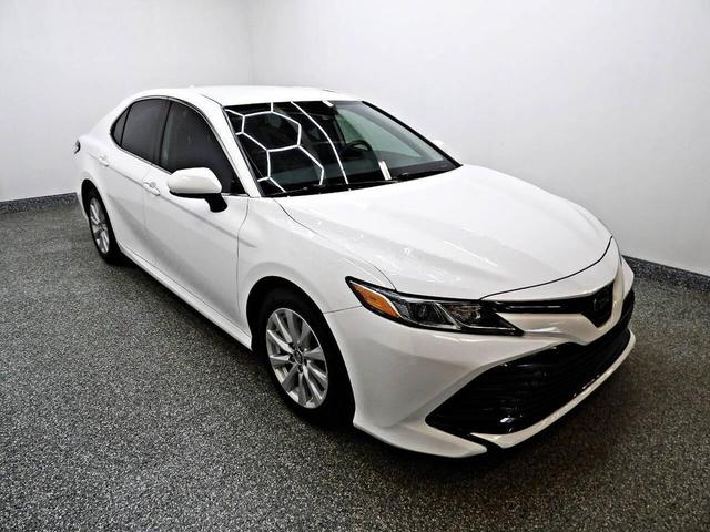 Photo of 2019 White Toyota Camry