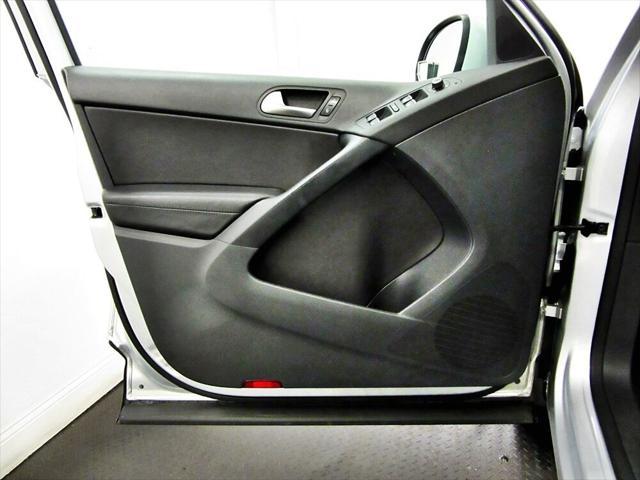 Photo of 2017 Silver Volkswagen Tiguan