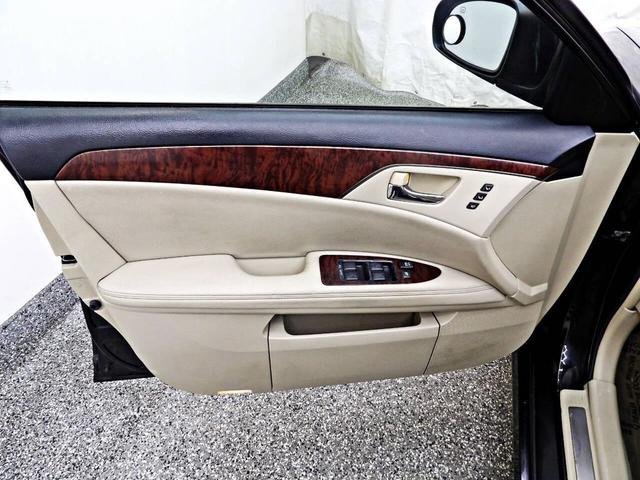 Photo of 2011 Black Toyota Avalon