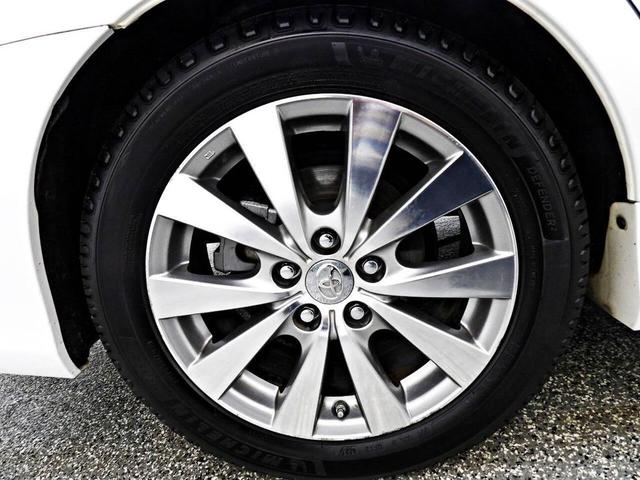 Photo of 2011 White Toyota Avalon