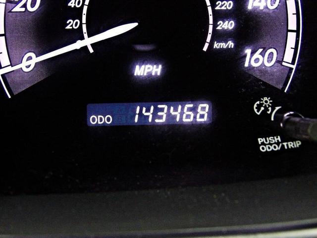 Photo of 2011 White Toyota Avalon