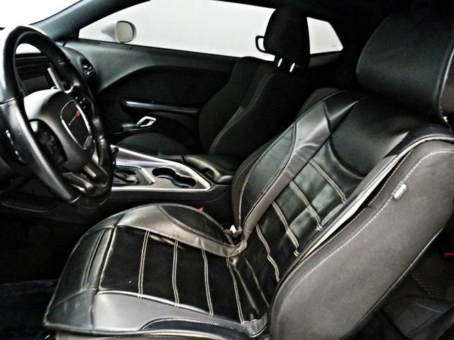 Photo of 2020 White Dodge Challenger