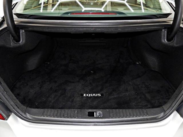 Photo of 2014 Silver Hyundai Equus