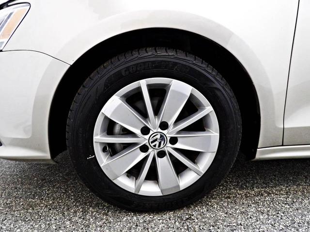 Photo of 2015 Tan Volkswagen Jetta