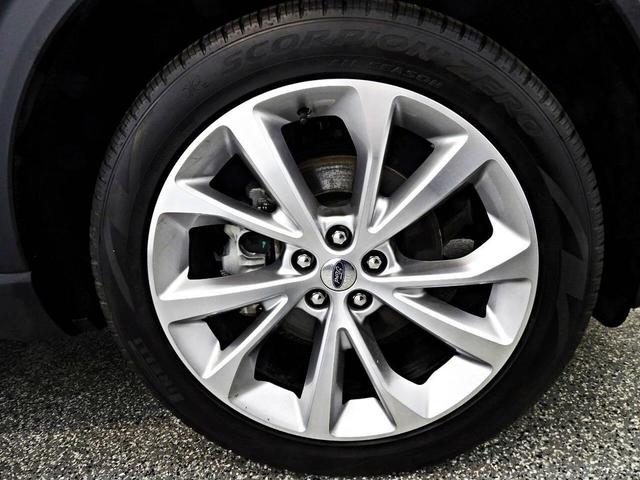 Photo of 2022 Gray Ford Explorer