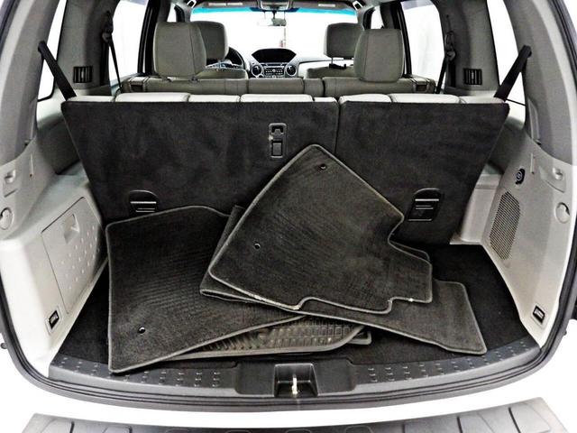 Photo of 2014 White Honda Pilot