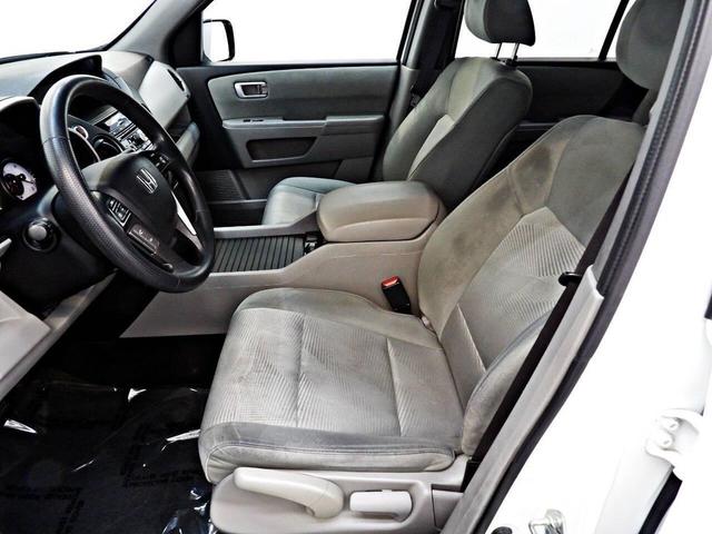 Photo of 2014 White Honda Pilot