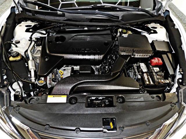Photo of 2016 White Nissan Altima