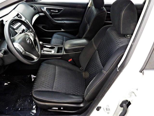 Photo of 2016 White Nissan Altima