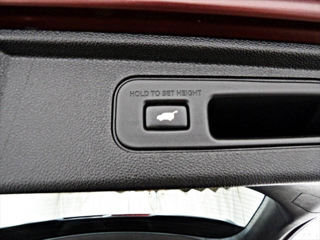 Photo of 2018 Maroon Honda Odyssey