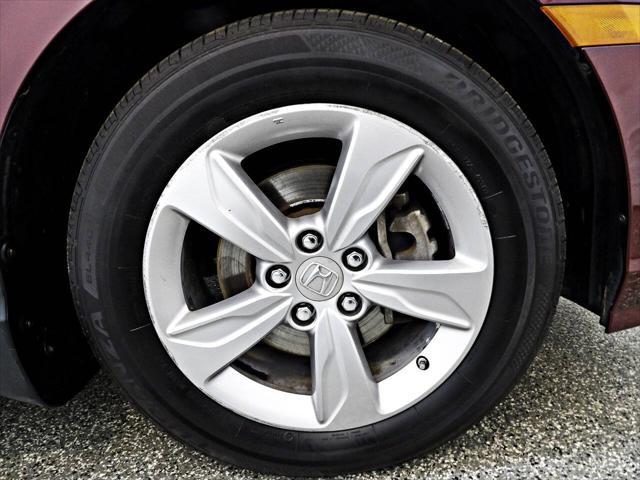 Photo of 2018 Maroon Honda Odyssey
