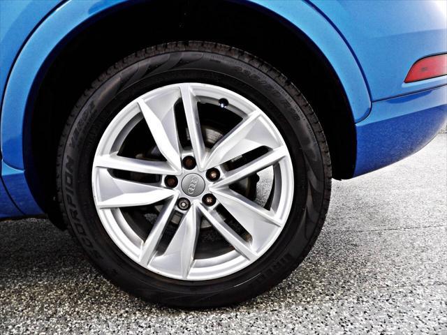 Photo of 2017 Blue Audi Q3