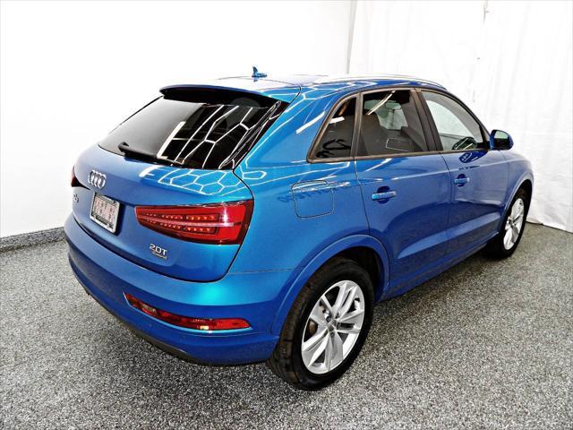 Photo of 2017 Blue Audi Q3