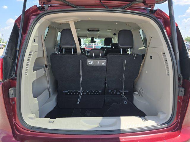 Photo of 2018 Velvet Red Pearlcoat Chrysler Pacifica