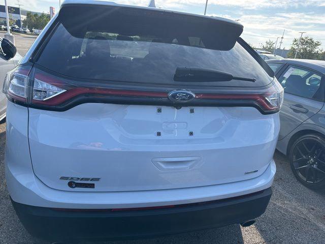 Photo of 2016 Oxford White Ford Edge
