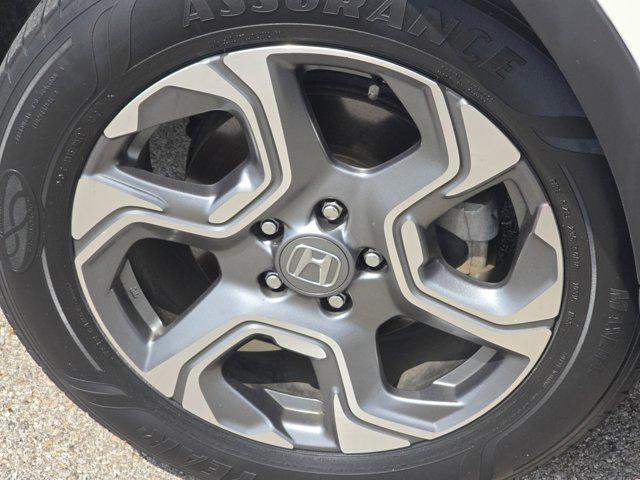 Photo of 2017 White Diamond Pearl Honda CR-V