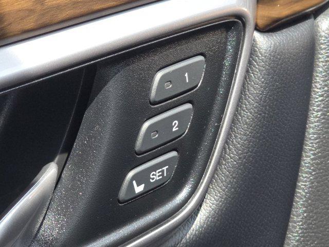 Photo of 2017 White Diamond Pearl Honda CR-V