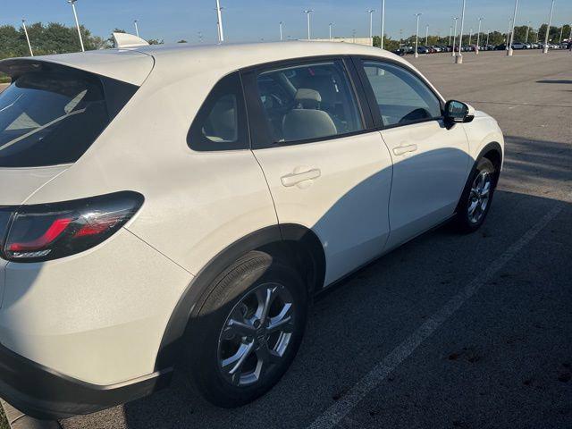 Photo of 2023 Platinum White Pearl Honda HR-V