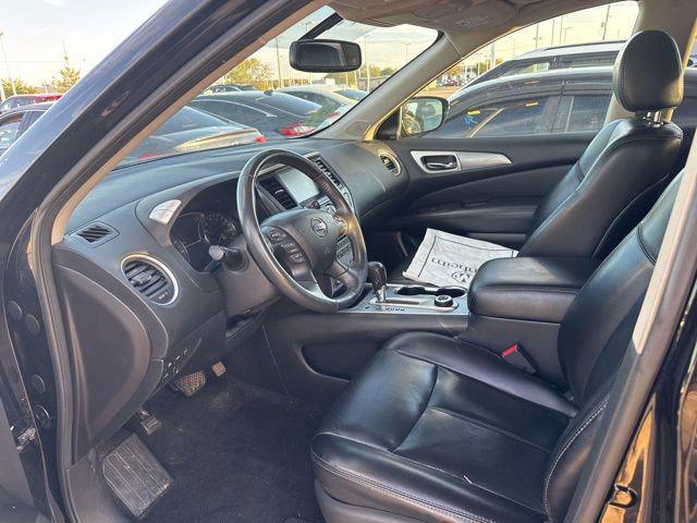 Photo of 2017 Magnetic Black Metallic Nissan Pathfinder