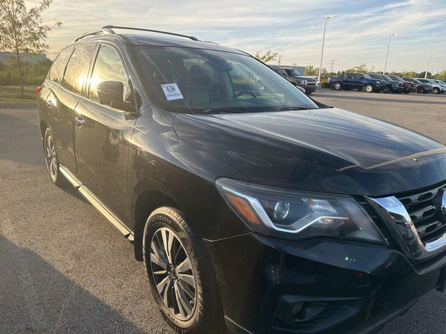 Photo of 2017 Magnetic Black Metallic Nissan Pathfinder