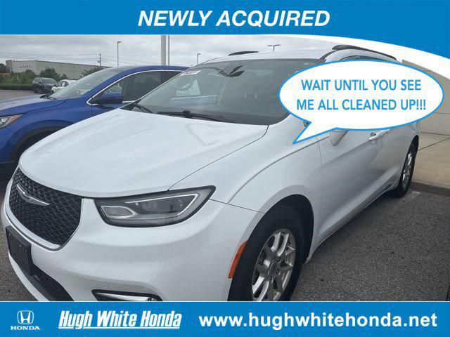 Photo of 2022 Bright White Clearcoat Chrysler Pacifica
