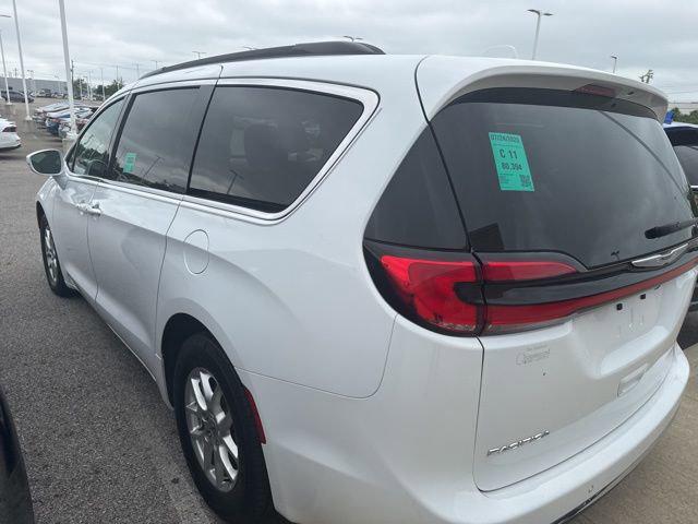 Photo of 2022 Bright White Clearcoat Chrysler Pacifica