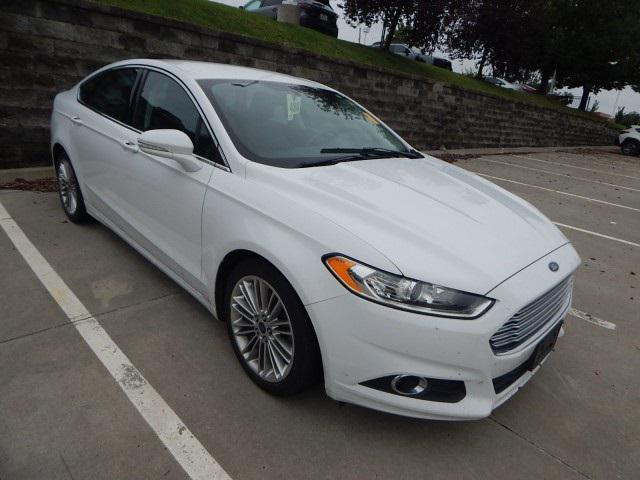 Photo of 2015 Oxford White Ford Fusion