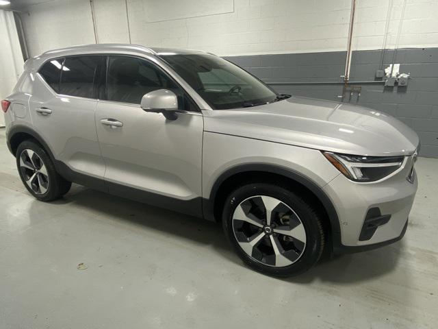 Photo of 2025 Silver Volvo XC40