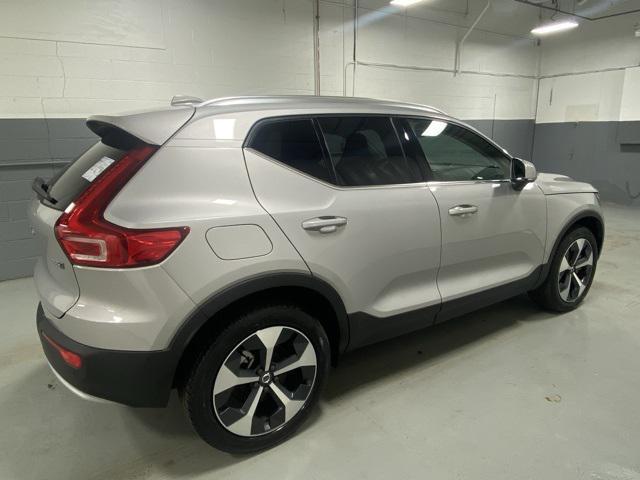 Photo of 2025 Silver Volvo XC40