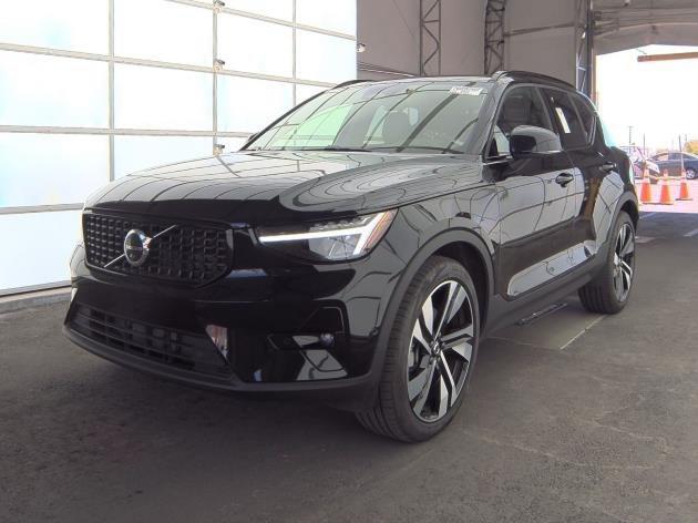 Photo of 2025 Onyx Black Volvo XC40