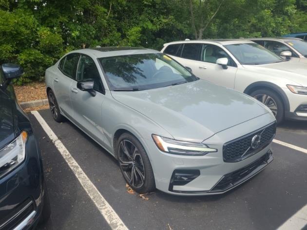 Photo of 2025 Vapour Grey Metallic Volvo S60