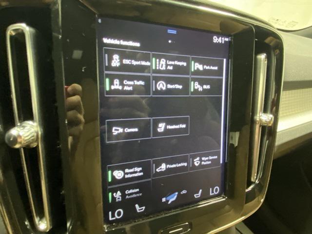 Photo of 2020 Ice White Volvo XC40