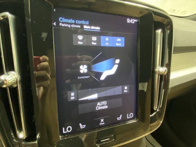 Photo of 2020 Ice White Volvo XC40