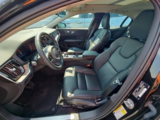 Photo of 2025 Onyx Black Volvo S60