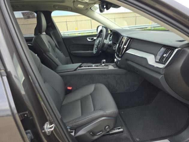Photo of 2025 Platinum Grey Metallic Volvo XC60