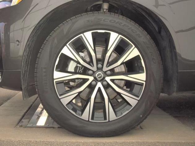 Photo of 2025 Platinum Grey Metallic Volvo XC60
