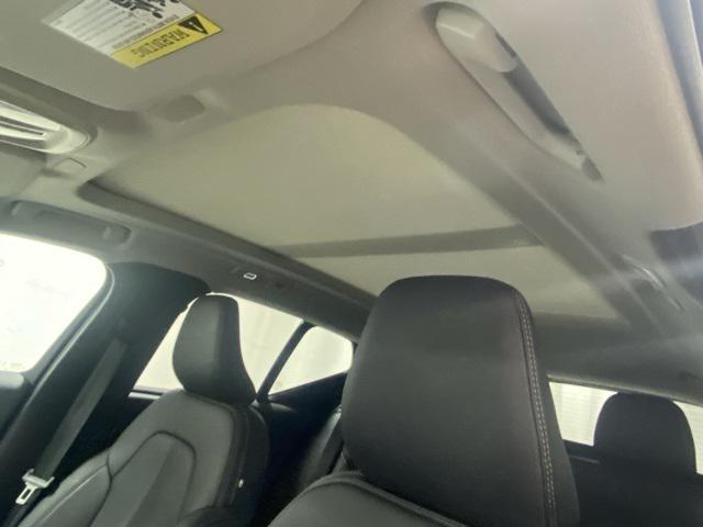 Photo of 2025 Crystal White Volvo XC40