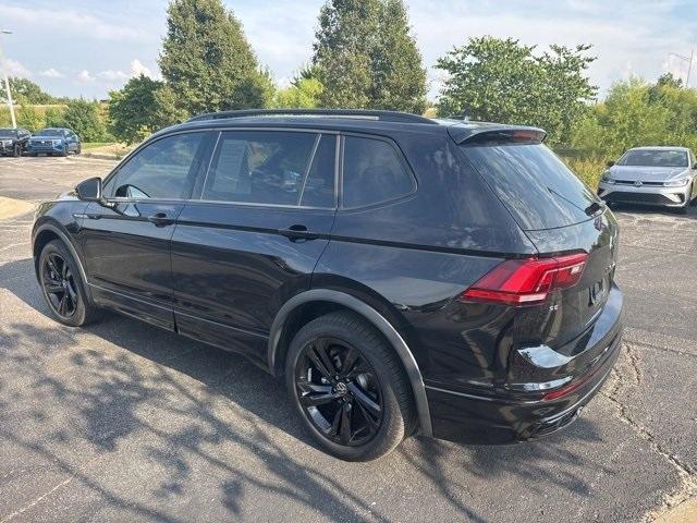 Photo of 2024 Deep Black Pearl Effect Volkswagen Tiguan