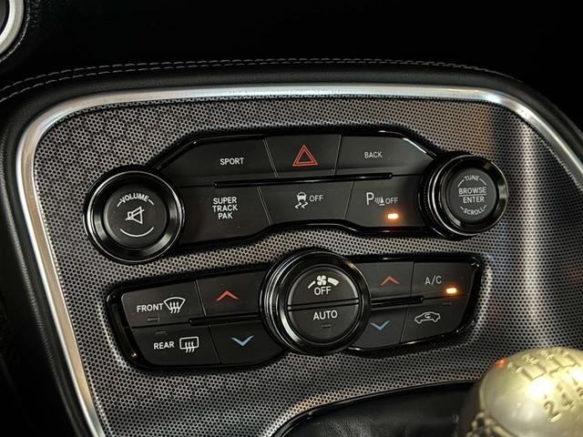Photo of 2016 Pitch Black Clearcoat Dodge Challenger