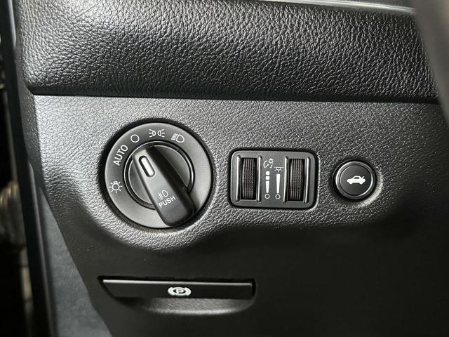 Photo of 2016 Pitch Black Clearcoat Dodge Challenger