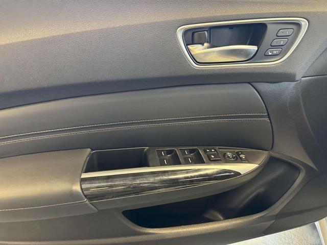 Photo of 2019 Platinum White Pearl Acura TLX