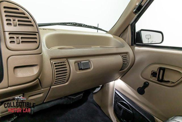 Photo of 1996 White GMC Sierra 1500