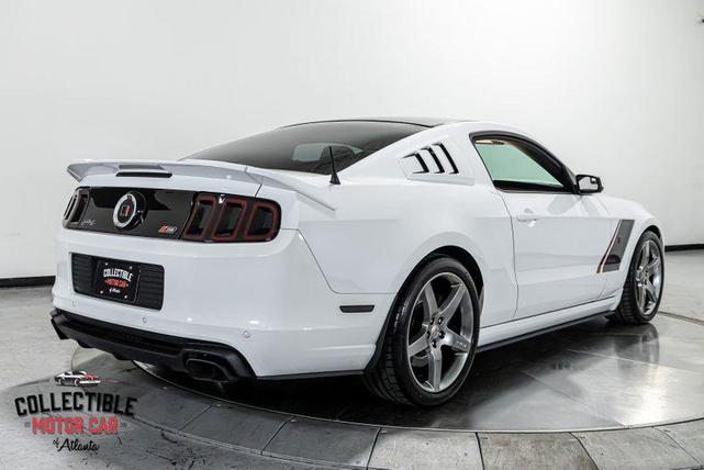 Photo of 2014 Oxford White Ford Mustang