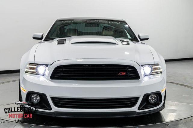 Photo of 2014 Oxford White Ford Mustang