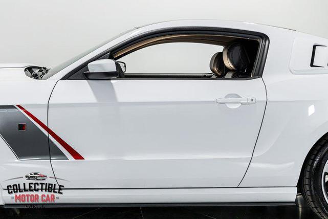 Photo of 2014 Oxford White Ford Mustang