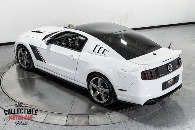 Photo of 2014 Oxford White Ford Mustang