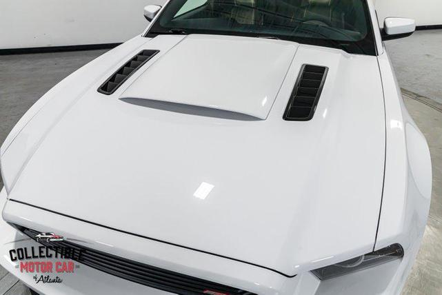Photo of 2014 Oxford White Ford Mustang